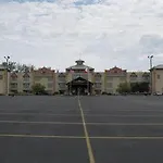 Darien Lake Lodge On The Lake