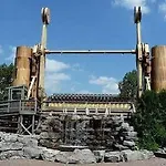 Darien Lake Lodge On The Lake