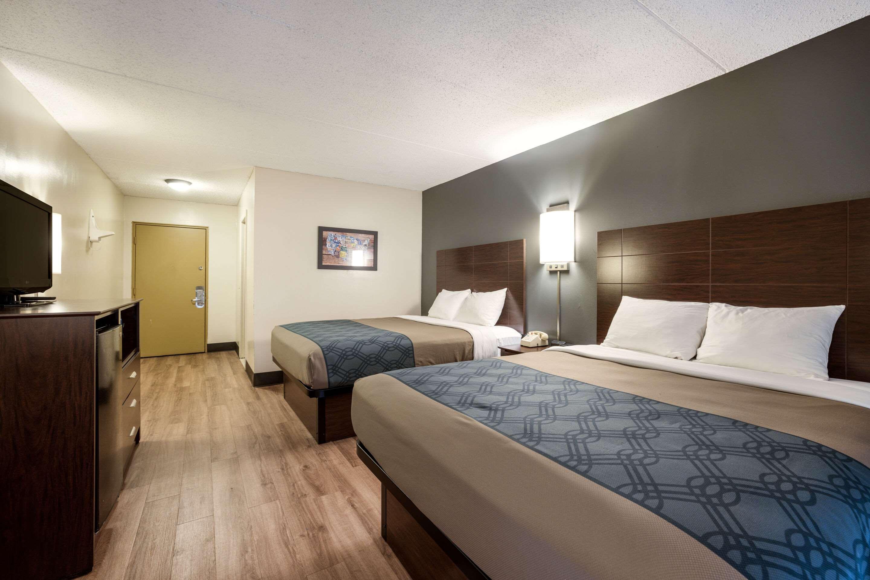 Econo Darien Lakes Alojamento